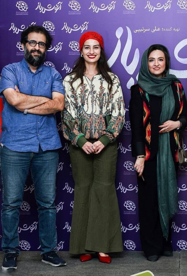اکران مردمی فیلم سینمایی آغوش باز در پردیس سینمایی ایران مال. با حضور بهروز شعیبی، شبنم گودرزی و گلاره عباسی