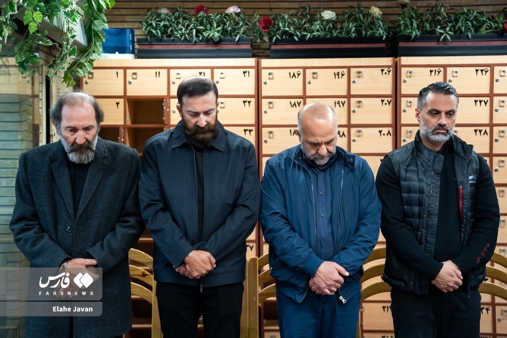 حضور چهره‌ها در مراسم یادبود همسر داوود میرباقری
