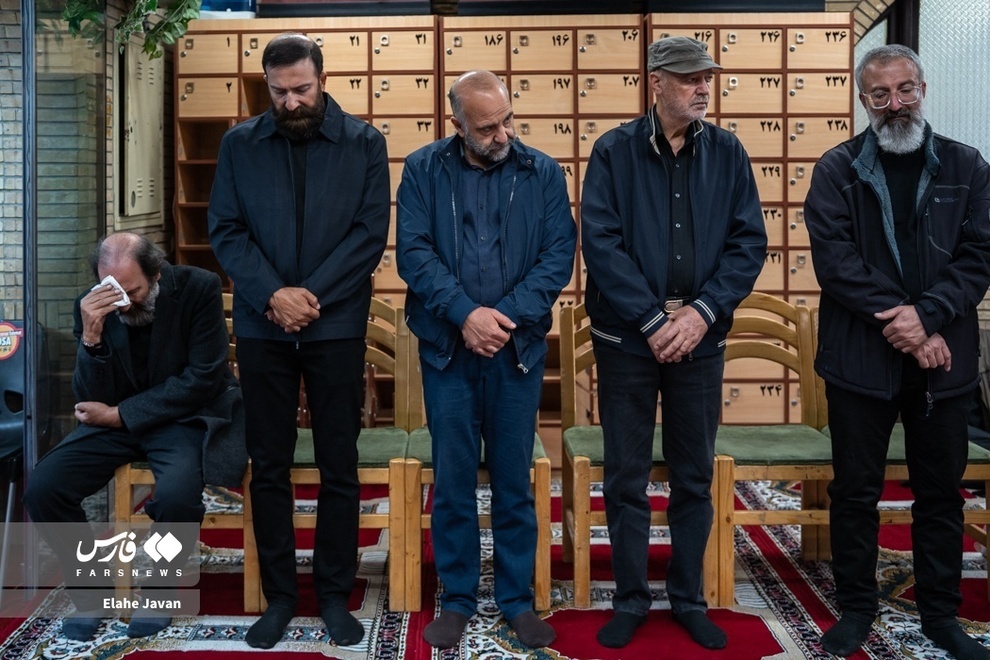 حضور چهره‌ها در مراسم یادبود همسر داوود میرباقری