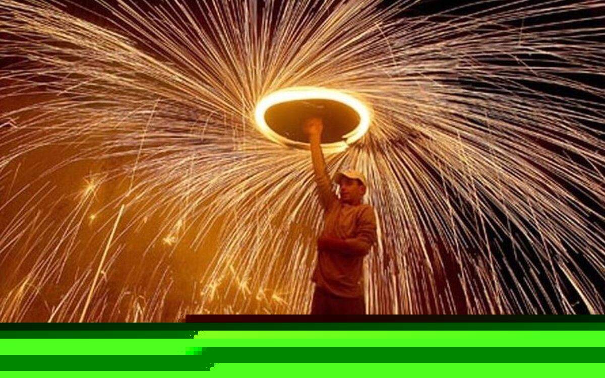 پیام تبریک چهارشنبه‌سوری ۱۴۰۳ / مجموعه پیام‌های عاشقانه، رسمی و دوستانه ویژه سه‌شنبه ۲۸ اسفند ۱۴۰۳