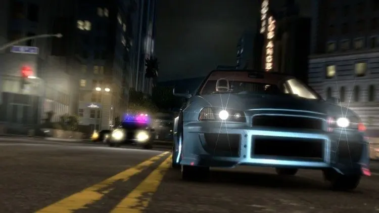 بازی ریسینگ Midnight Club: Los Angeles سیستم تعقیب و گریز پلیسی را به شکلی واقع‌گریانه به نمایش می‌گذارد