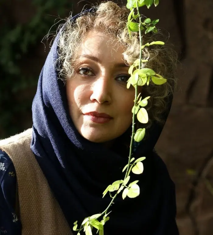 نگار عابدی هنرمند