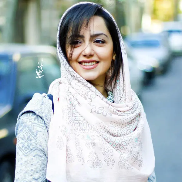 نازنین بیاتی کیست