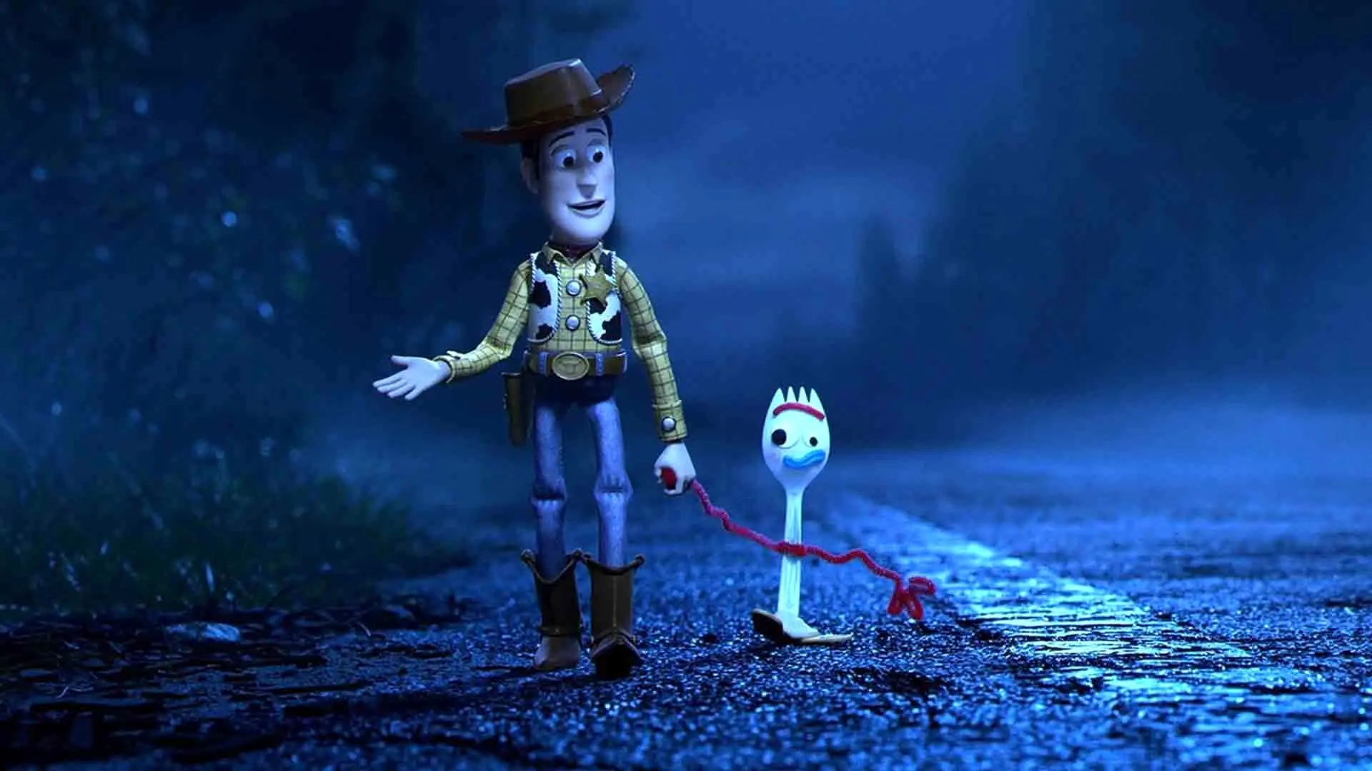 اندی و فورکی در حال راه رفتن و صحبت کردن در انیمیشن Toy Story 4
