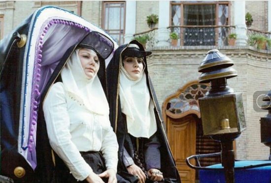 ایرن زازیانس و شهلا میربختیار در نمایی از  سریال هزاردستان