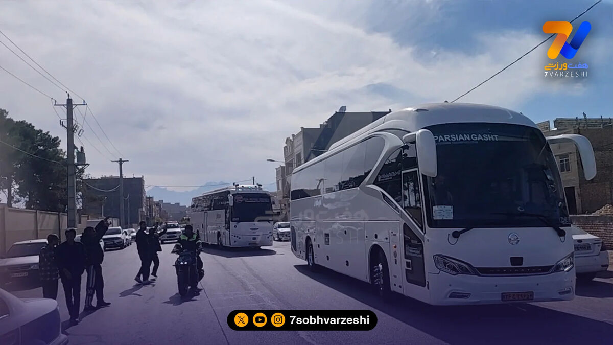 ورود بازیکنان استقلال به ورزشگاه شهید نصیری یزد