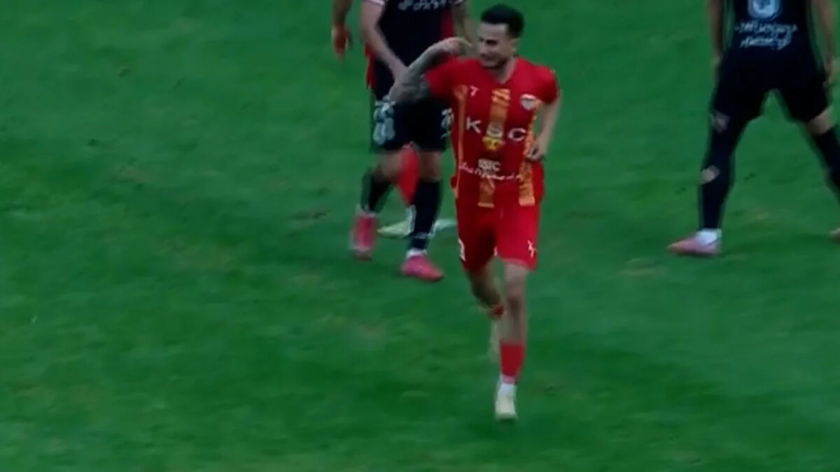 گل اول فولاد به پرسپولیس توسط احسان محروقی