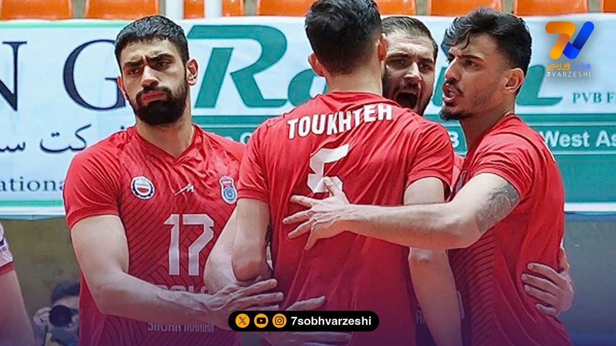 فولاد با شکست استقلال صدرنشین شد