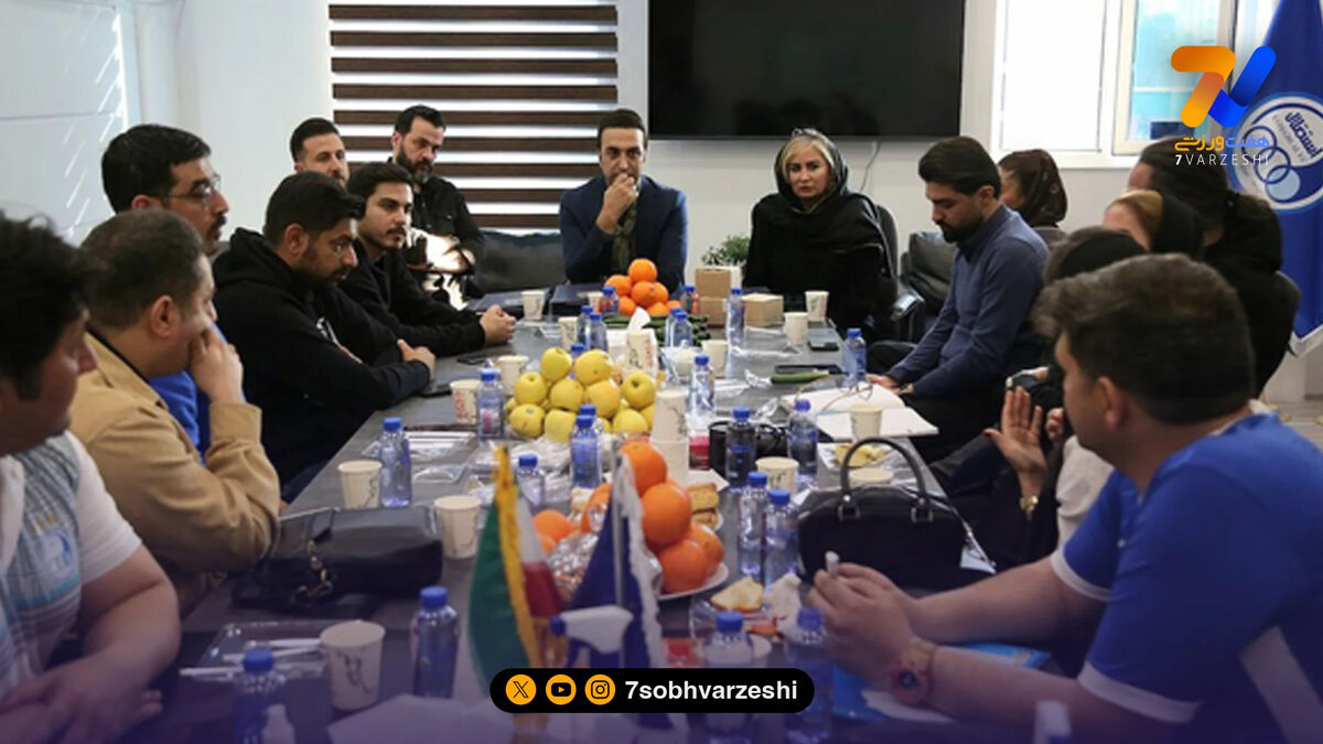بازتاب مراسم استقلالی‌ها به‌صرف میوه و شیرینی ادامه دارد +عکس