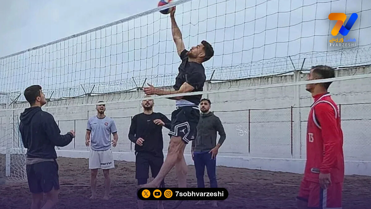 ستاره های پرسپولیس تیم والیبال تشکیل دادند