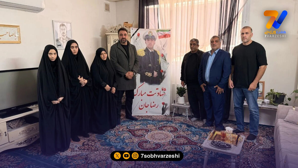 دیدار احسان حدادی با خانواده شهدای ناو دنا