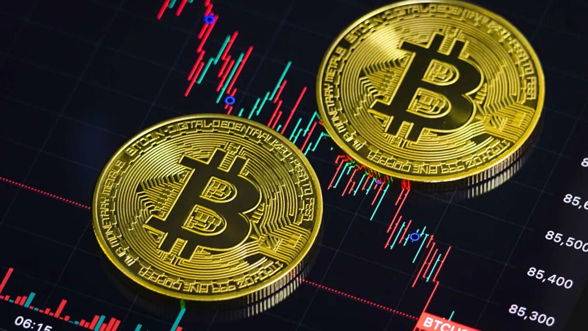 کاهش ناگهانی بیت‌کوین در دسامبر؛ آیا الگوریتم‌ها بازار را به بازی گرفته‌اند؟