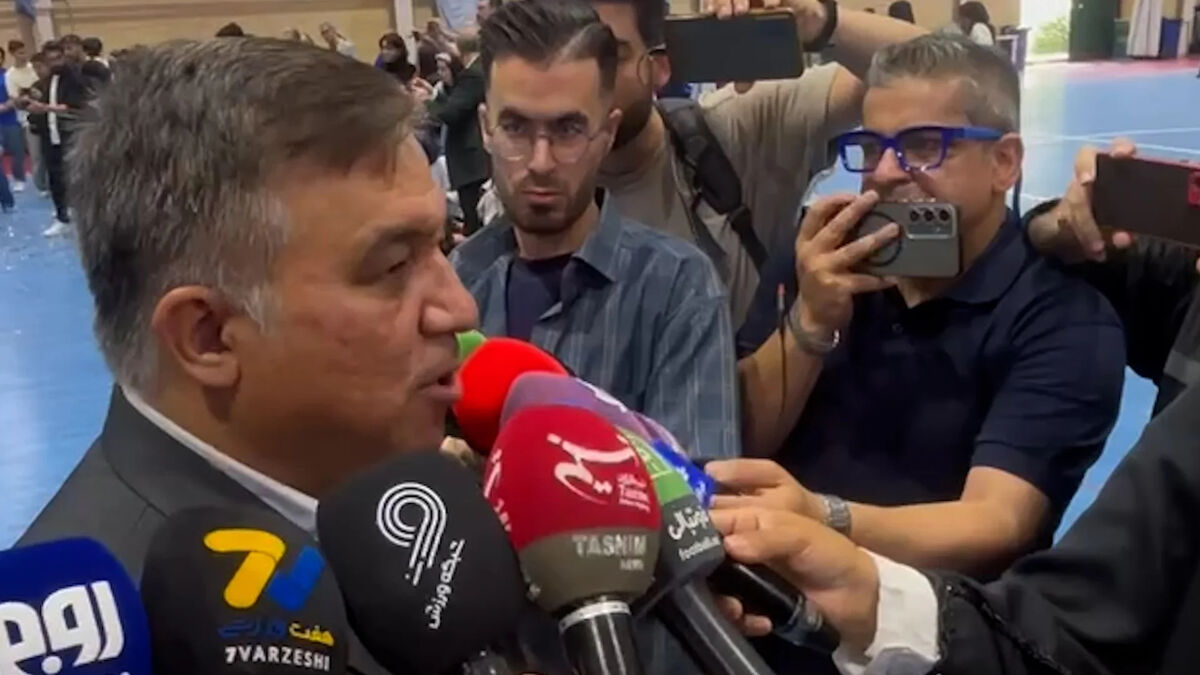 تاجرنیا: با تمام بازیکن های خارجی در ارتباط هستیم
