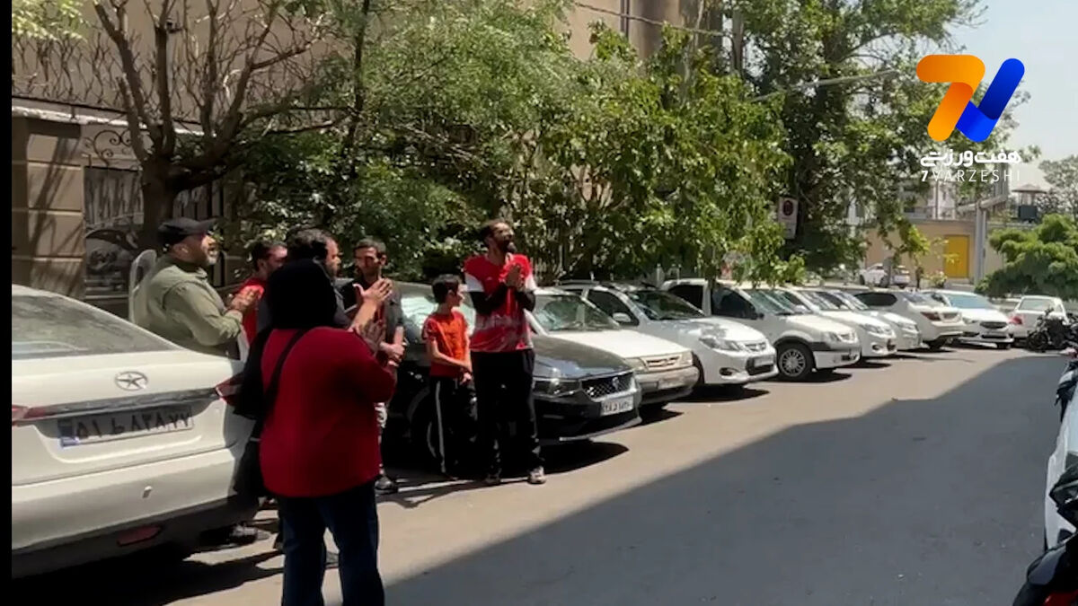 هواداران پرسپولیس: فدراسیون عدالت، مهدی تاج حمایت!