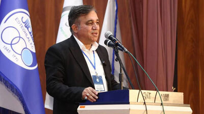 بازیکن مازاد با پنجره بسته؟ آقای بختیاری زاده، اینجا استقلال است!