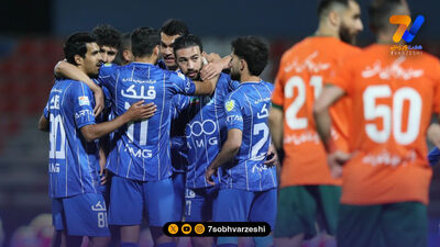 فکری: باید به سهراب زمان داد، اما با پنجره بسته کار استقلال سخت است!