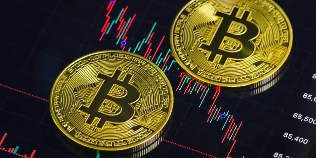آسمان لرزید، بیت‌کوین فرو ریخت