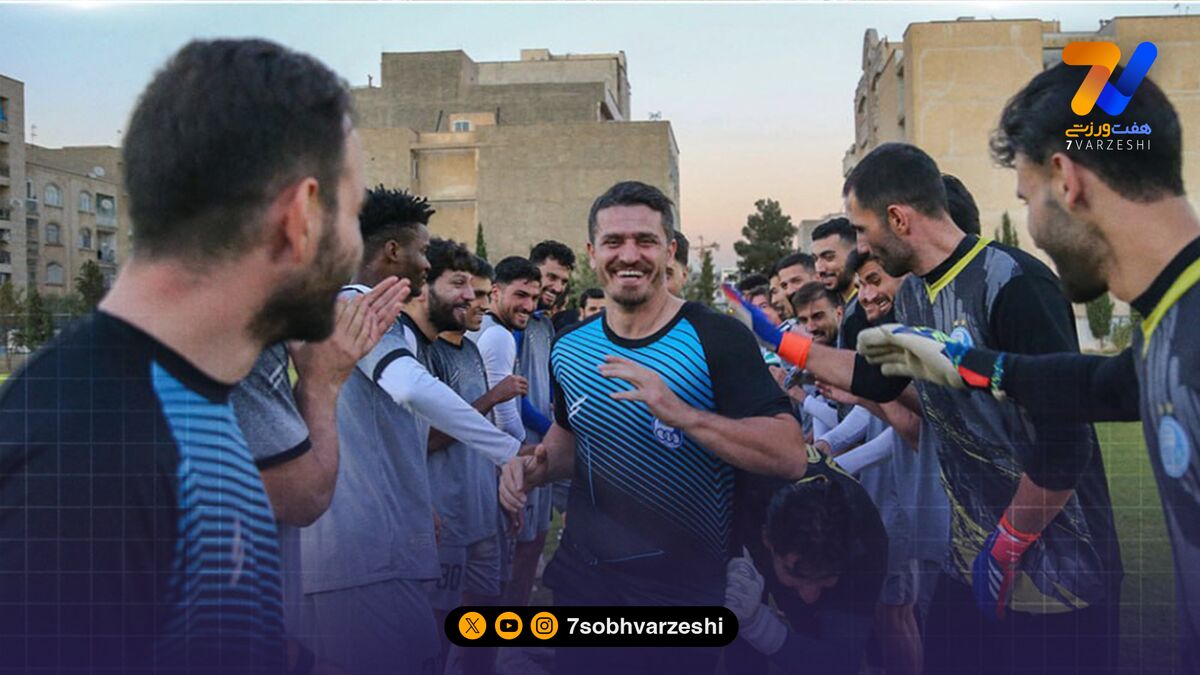 وریا غفوری جمعه روی نیمکت استقلال