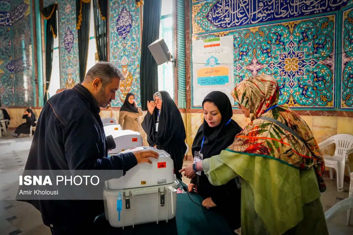 عکس| ظاهر متفاوت دو زن در انتخابات ‌که بازتاب داشت