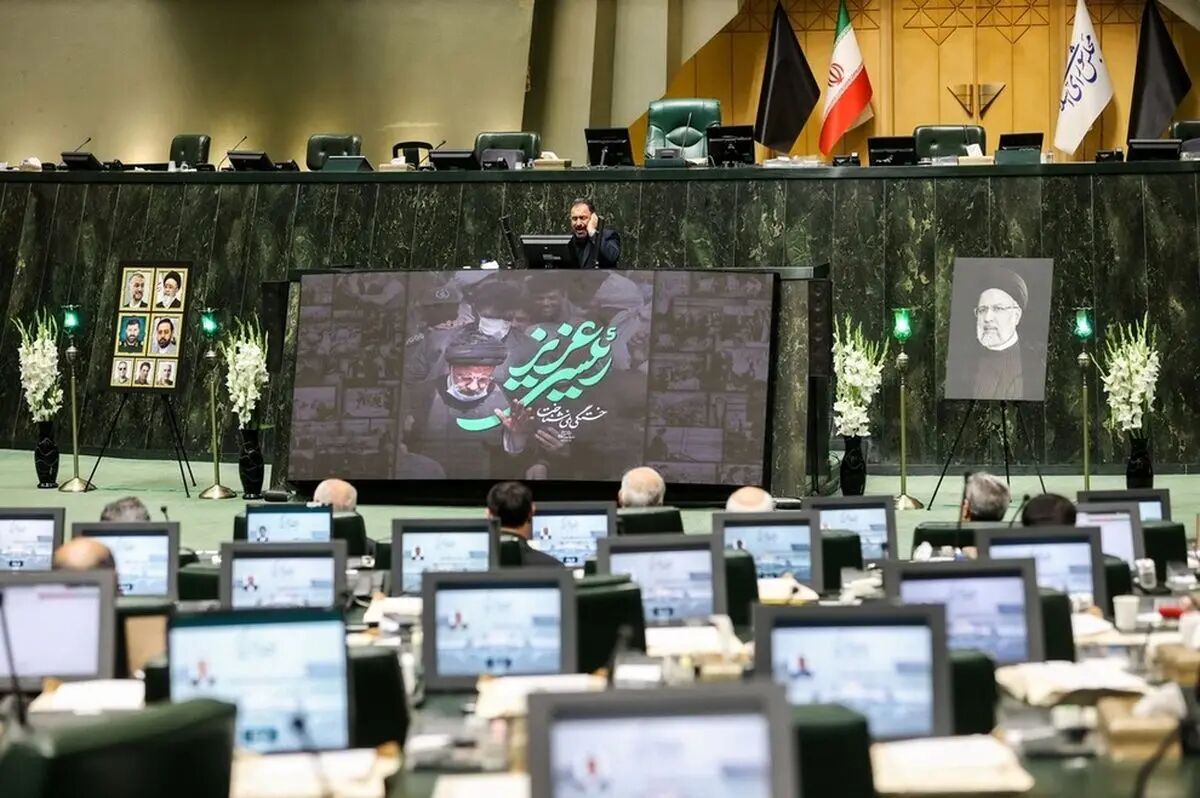 آخرین عکس یادگاری نمایندگان در صحن مجلس یازدهم