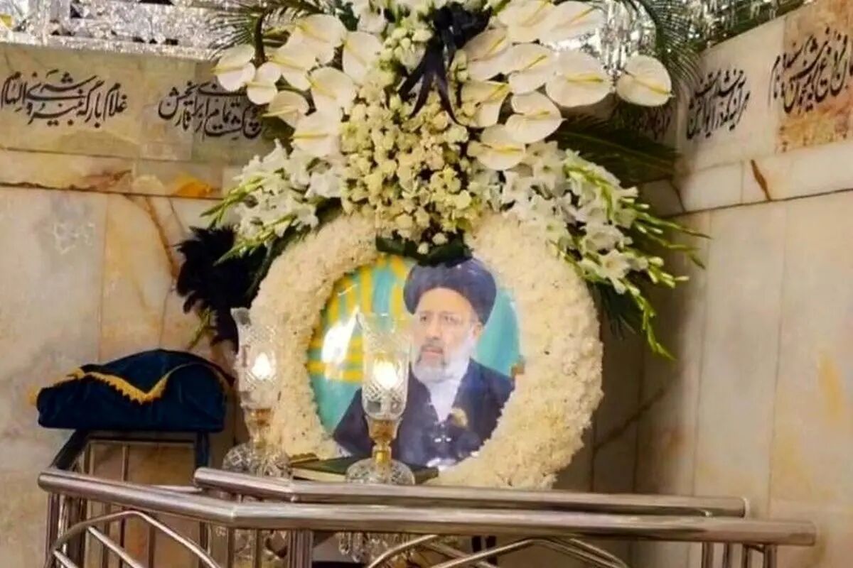 تصویری تازه از مزار ابراهیم رئیسی در حرم رضوی