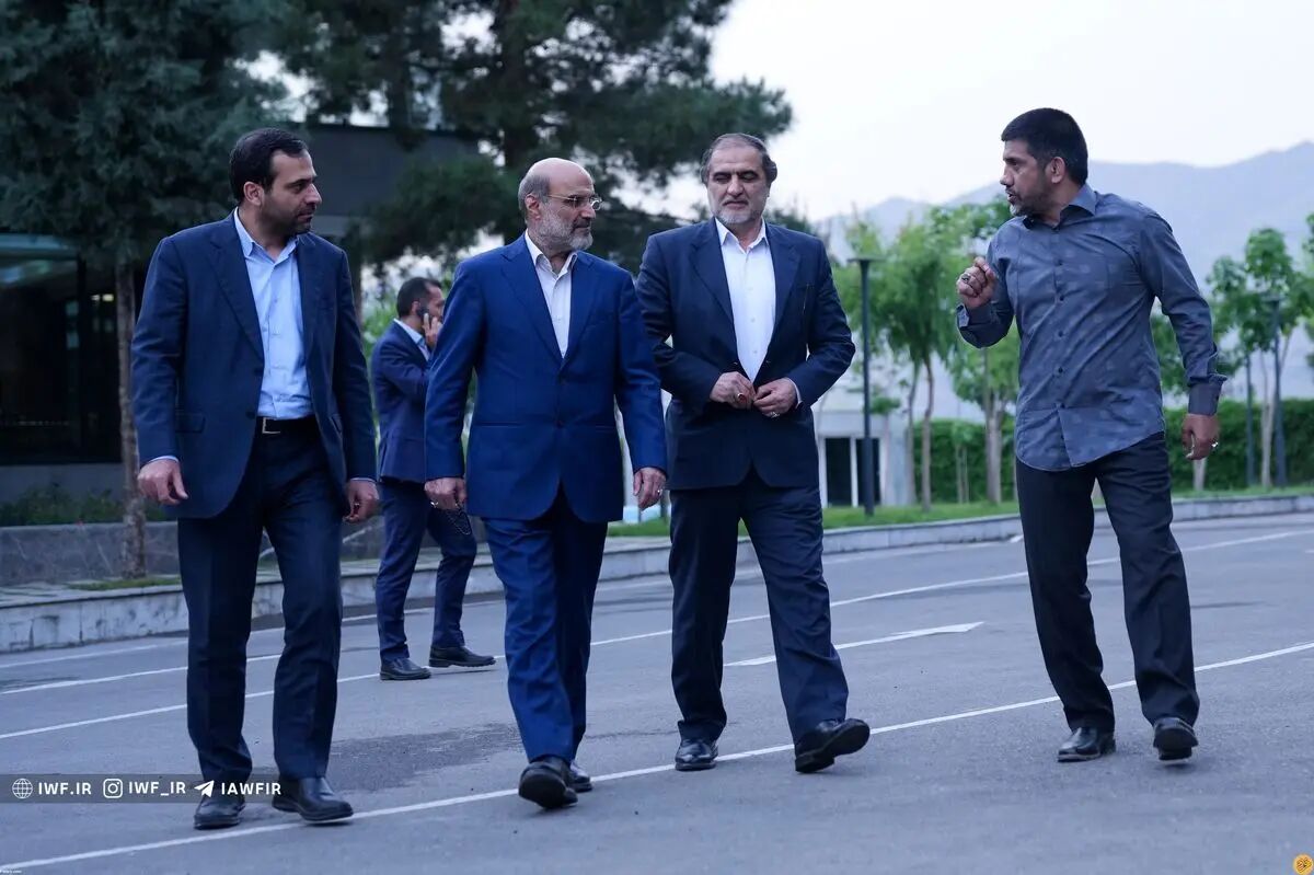 برکناری خطیر، ذوق‌زدگی نکونام و دلهره آبی‌ها