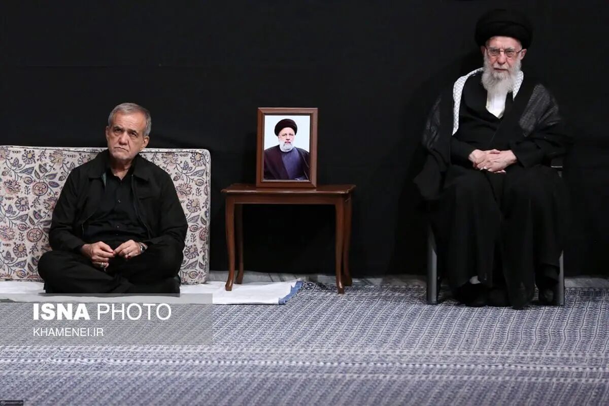 ماجرای قاب عکسی که سایت رهبری به پزشکیان هدیه داد