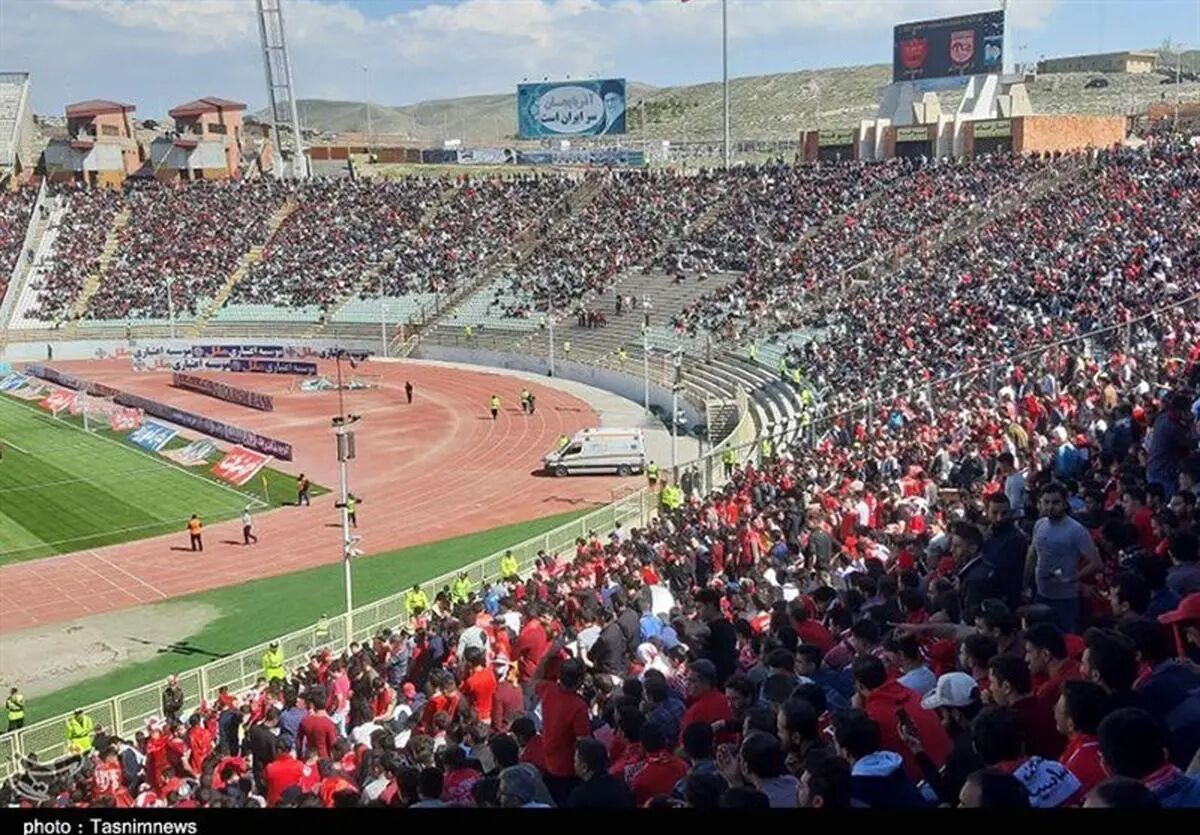 پسر رئیس جمهور در جمع تماشاگران دیدار پرسپولیس + عکس