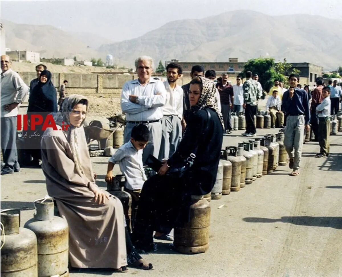 قاب تاریخ| سقوط هواپیمای مسافربری اصفهان‌‌، صف کپسول گاز، ناو سهراب ‌‌و عمورضا هادی