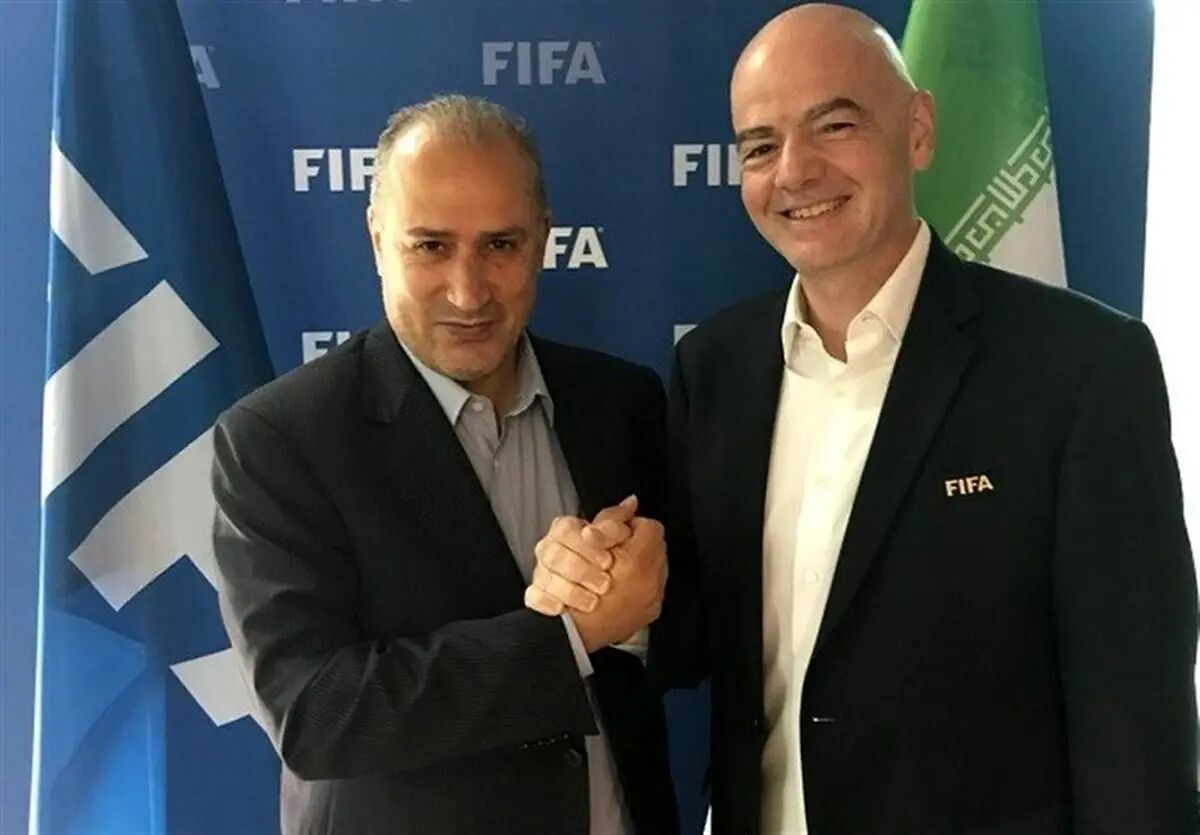 ذوق‌زدگی رئیس فیفا از بازی پرسپولیس و سپاهان + تصویر