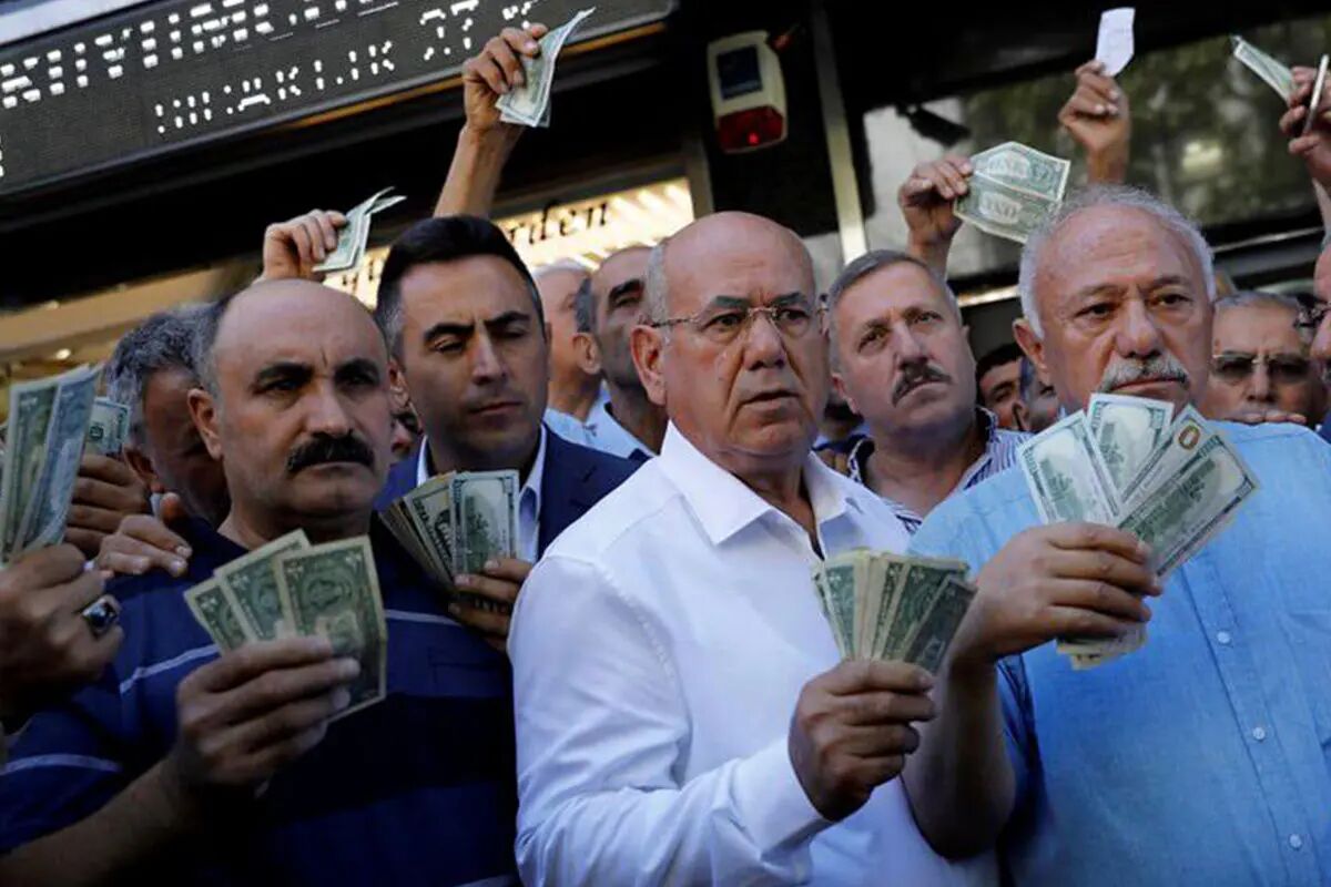 پیش بینی قیمت دلار فردا ۱۷ فروردین ۱۴۰۴