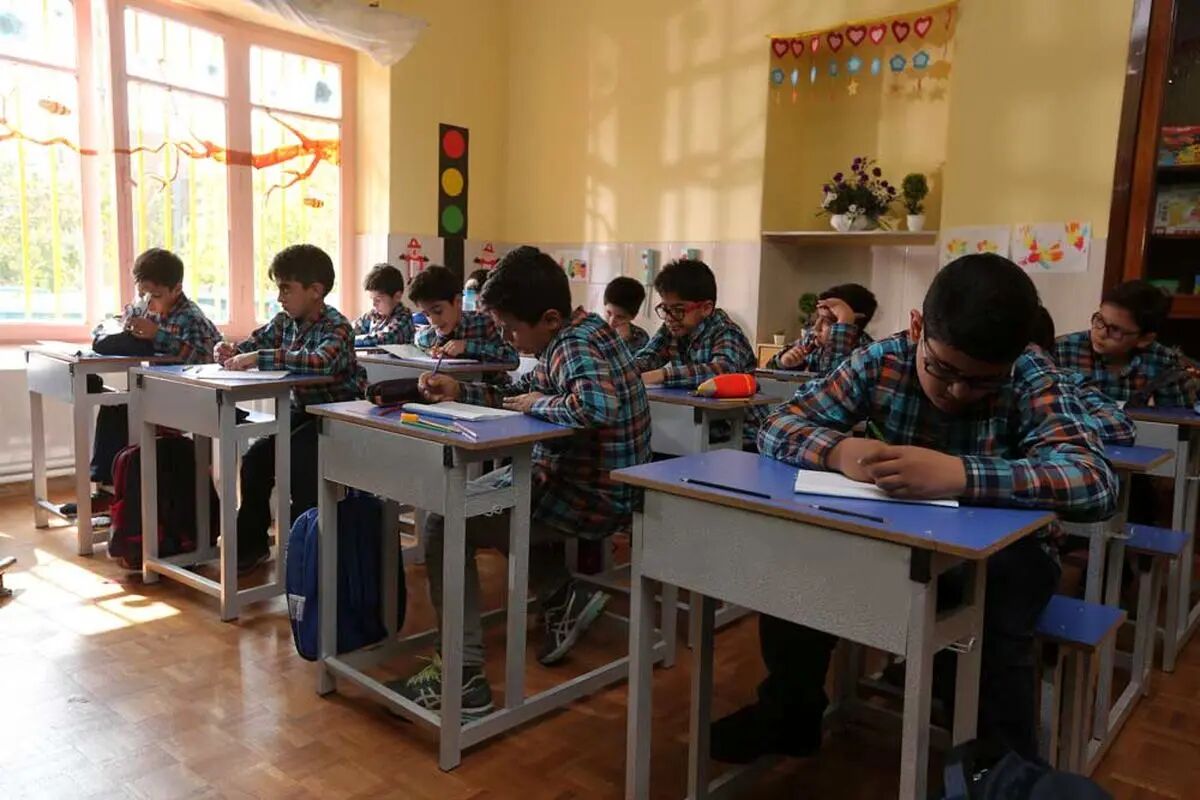 معلم سنندجی دانش‌آموز را سیاه و کبود کرد + عکس