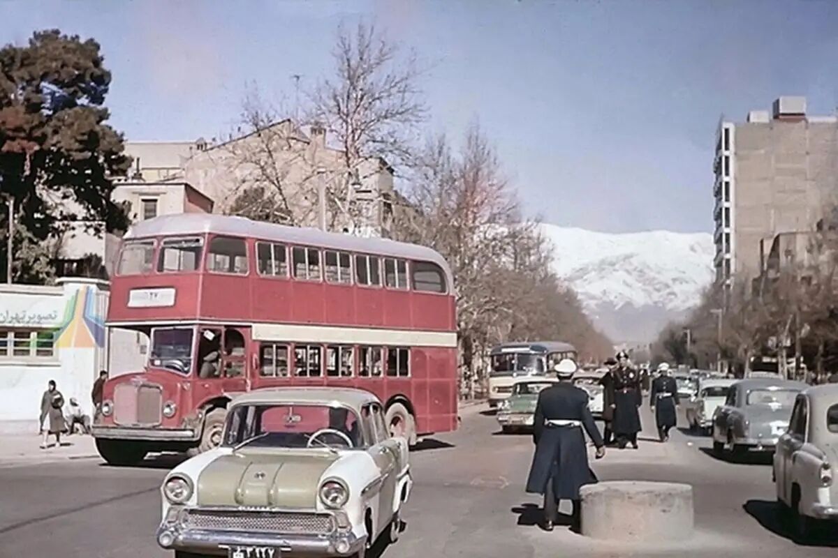 سفر به تهران قدیم؛ اتوبوس‌ها چگونه بودند؟
