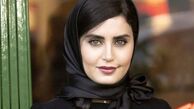 عکس بدون روسری اما پوشیده الناز شاکردوست در یک کافه