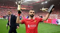 قاب مشترک «محمد صلاح» و خانواده‌اش با جایزه کفش طلای انگلیس و بهترین بازیکن فصل لیگ جزیره (عکس)
