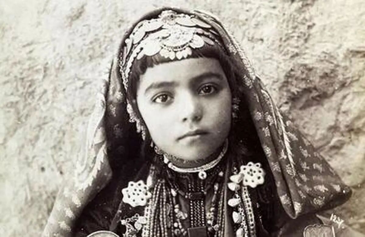 سفر به عصر قاجار؛ از زن خَرسوار تا مرد آتش‌خوار