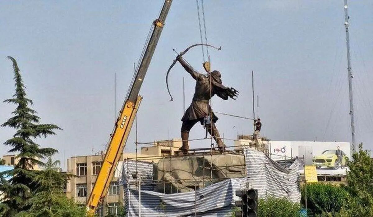 مجسمۀ آرش کمانگیر رونمایی شد