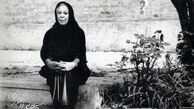 سفر در زمان به دهه 70؛ سیمین دانشور در حیاط خانه‌اش، چهره‌ای ناب از زندگی یک اسطوره + عکس