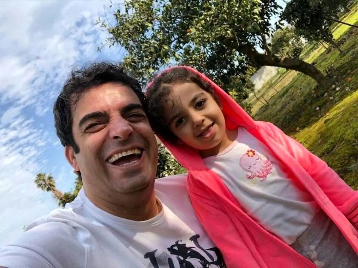 عکس منوچهر هادی و خانواده‌اش