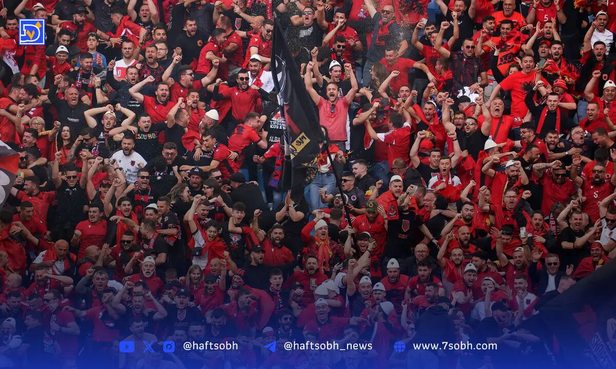 سکوهای خالی تاوان شعارهای نژادپرستانه هواداران
