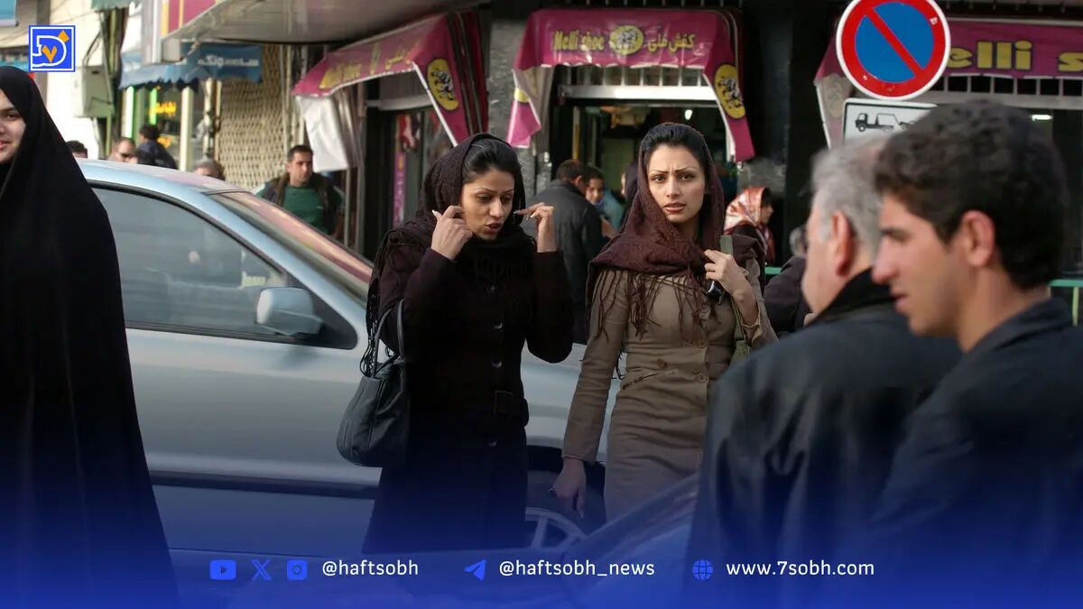 قاب تاریخ| ‌‌بانوی شيرازی متعجب، تهران دهه80، بزرگان رادیو، پیکان استیشن محله نارمک