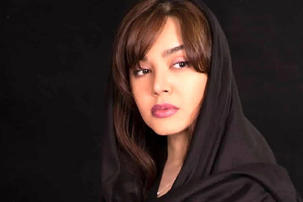 استایل شیک و باکلاس ندا قاسمی شیرین سریال نون خ در گالری نقاشی + عکس