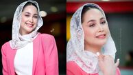 استایل شیک تینا یلان با کت صورتی