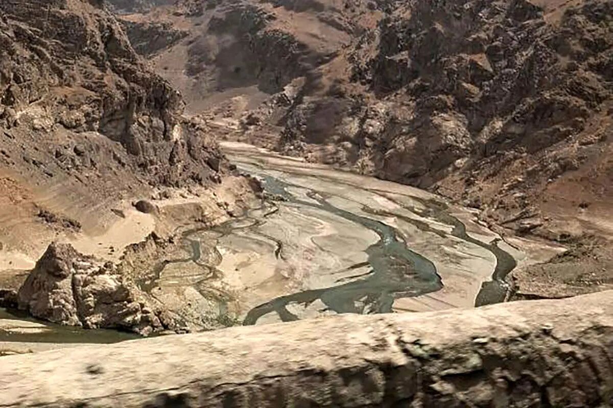 آب پشت سد امیرکبیر