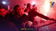توپ طلای دمبله در خیابان های پاریس؛ دست هواداران هم به توپ رسید