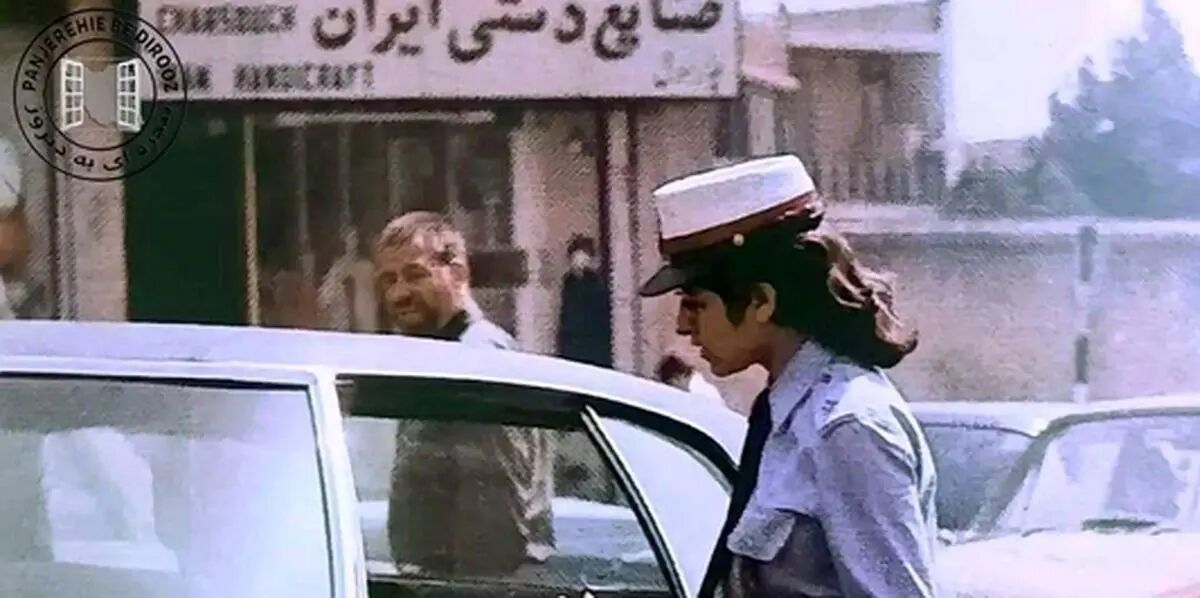 خاطره‌بازی|علی پروین در محاصره 2 زن در سیدنی، خانم افسر پلیس تهران - سال 1354، پوشش جوانان تهرانی 87