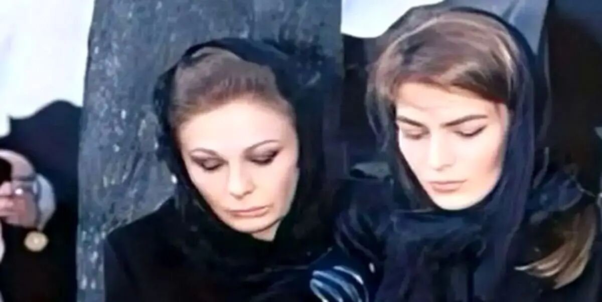 سفر در زمان/ فرح دیبا با ظاهری ژولیده سرمزار لیلا پهلوی/ سال 1387