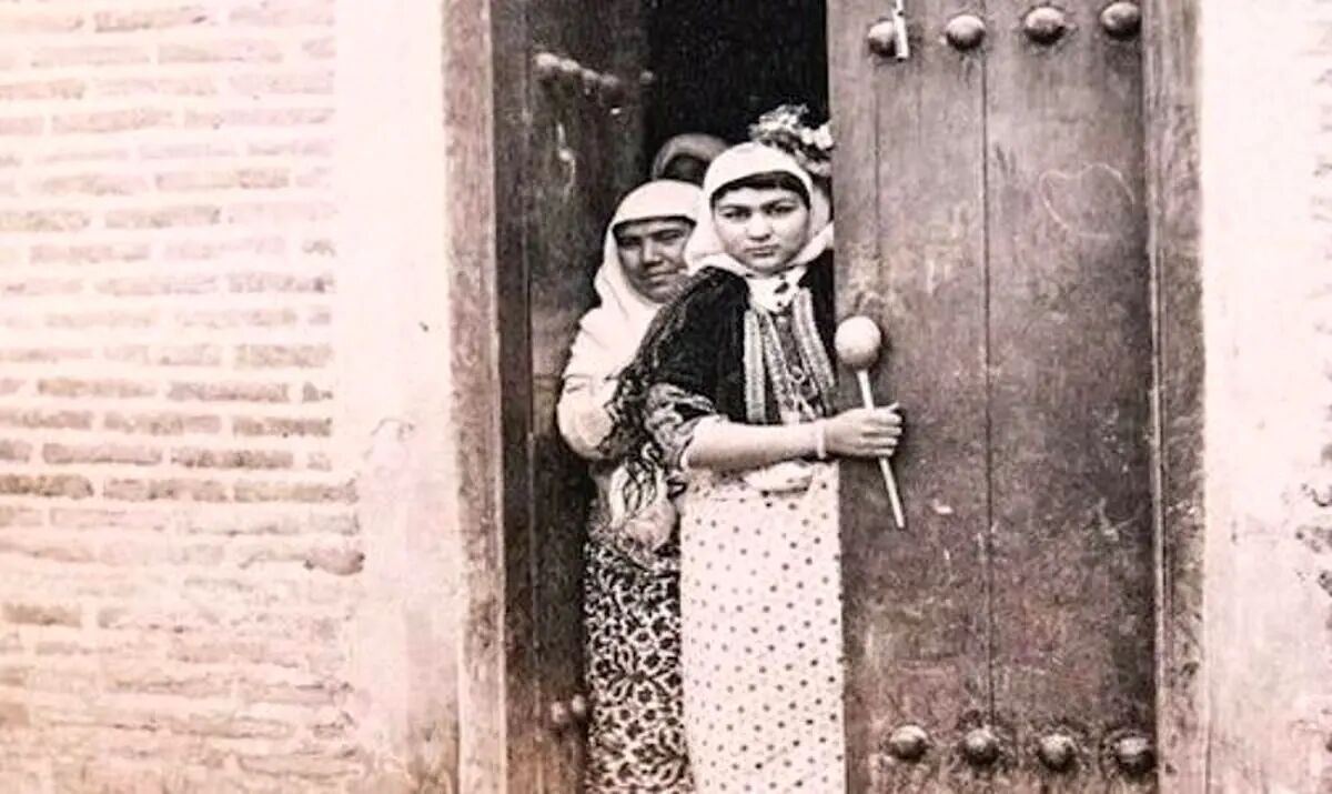 آلبوم عکس فرزندان ناصرالدین‌شاه و زنان اشراف‌زاده ایران