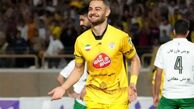 شوخی هواداران استقلال با مدافع فجر؛ "شاه فقط تو"!