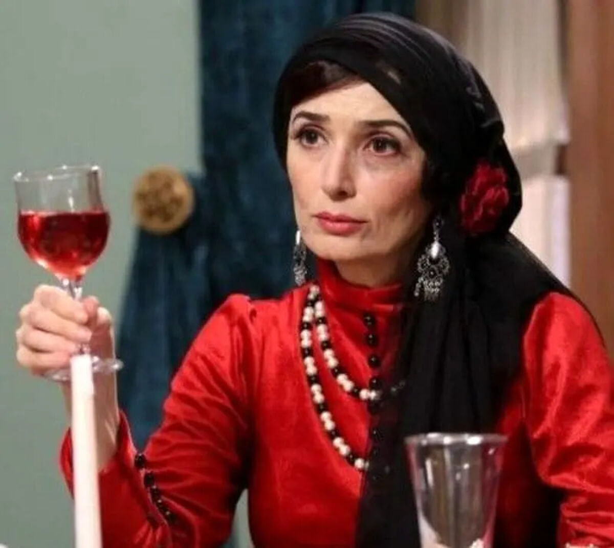 عکس دردرناک از تغییر چهره آتنه فقیه نصیری، بازیگر شمعدونی قبل و بعد از بیماری